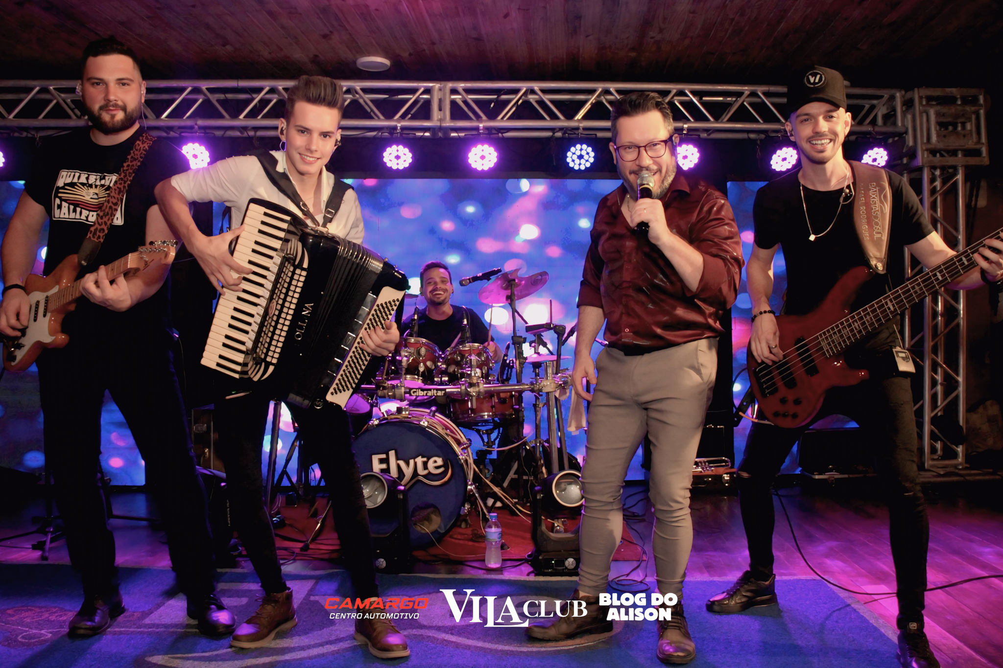 Carnavila no Vila Club agitou a noite de 28/02 com muita música e folia!